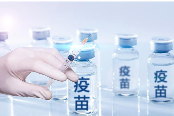 我國新冠疫苗累計(jì)接種近24億劑次，專家回應(yīng)熱點(diǎn)問題